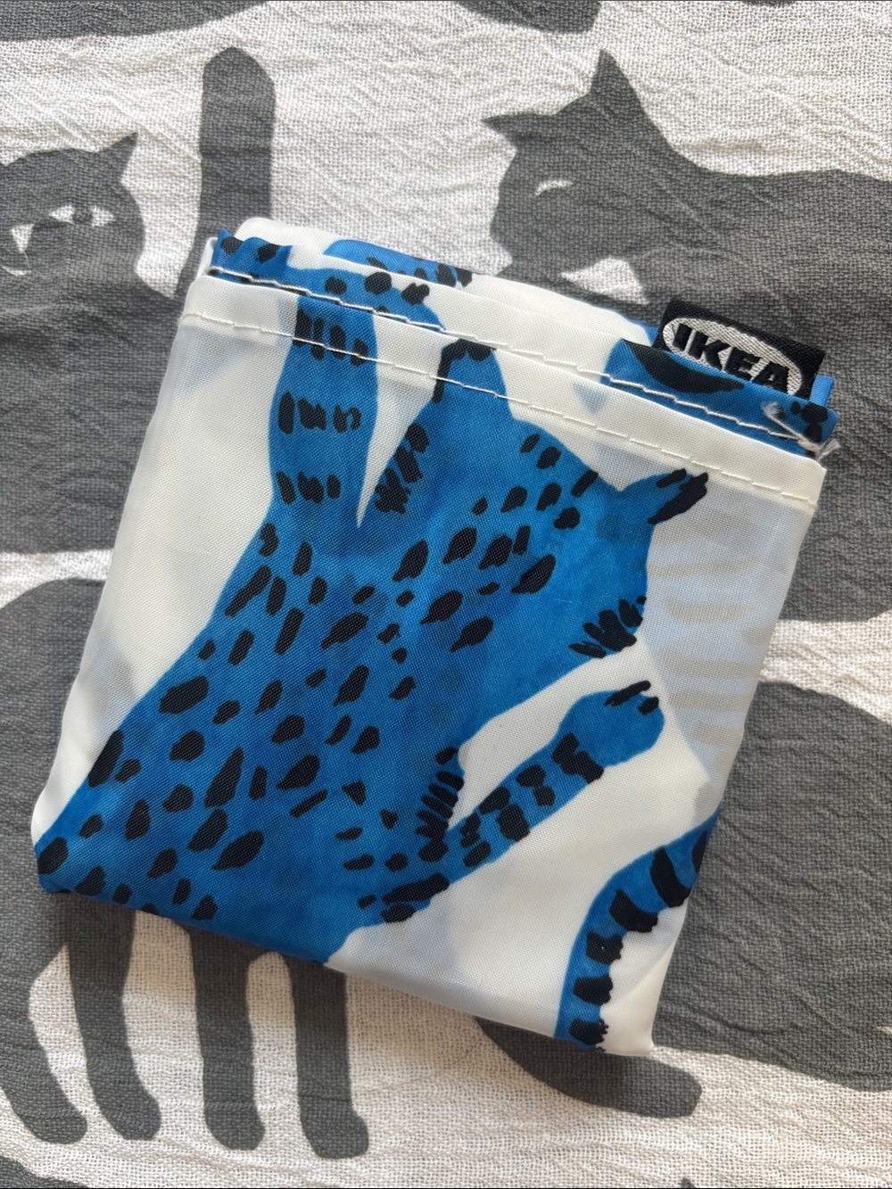 😸IKEA NWT SKYNKE Crazy Blue Cat reusable tote swirling blue felines Warhol-style
